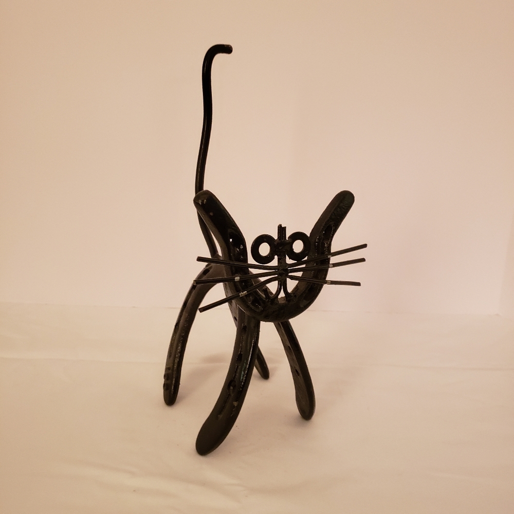 HORSE SHOE CAT DECOR